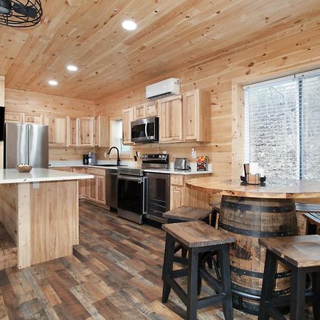 Whiskey Barrel W Hot Tub Arcade Game Fire Pit Villa Sevierville Ngoại thất bức ảnh