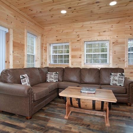 Whiskey Barrel W Hot Tub Arcade Game Fire Pit Villa Sevierville Ngoại thất bức ảnh