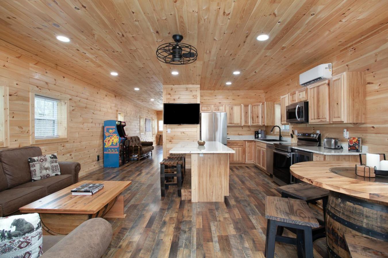 Whiskey Barrel W Hot Tub Arcade Game Fire Pit Villa Sevierville Ngoại thất bức ảnh