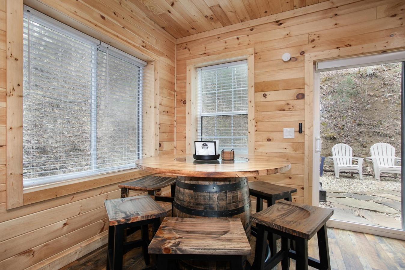 Whiskey Barrel W Hot Tub Arcade Game Fire Pit Villa Sevierville Ngoại thất bức ảnh