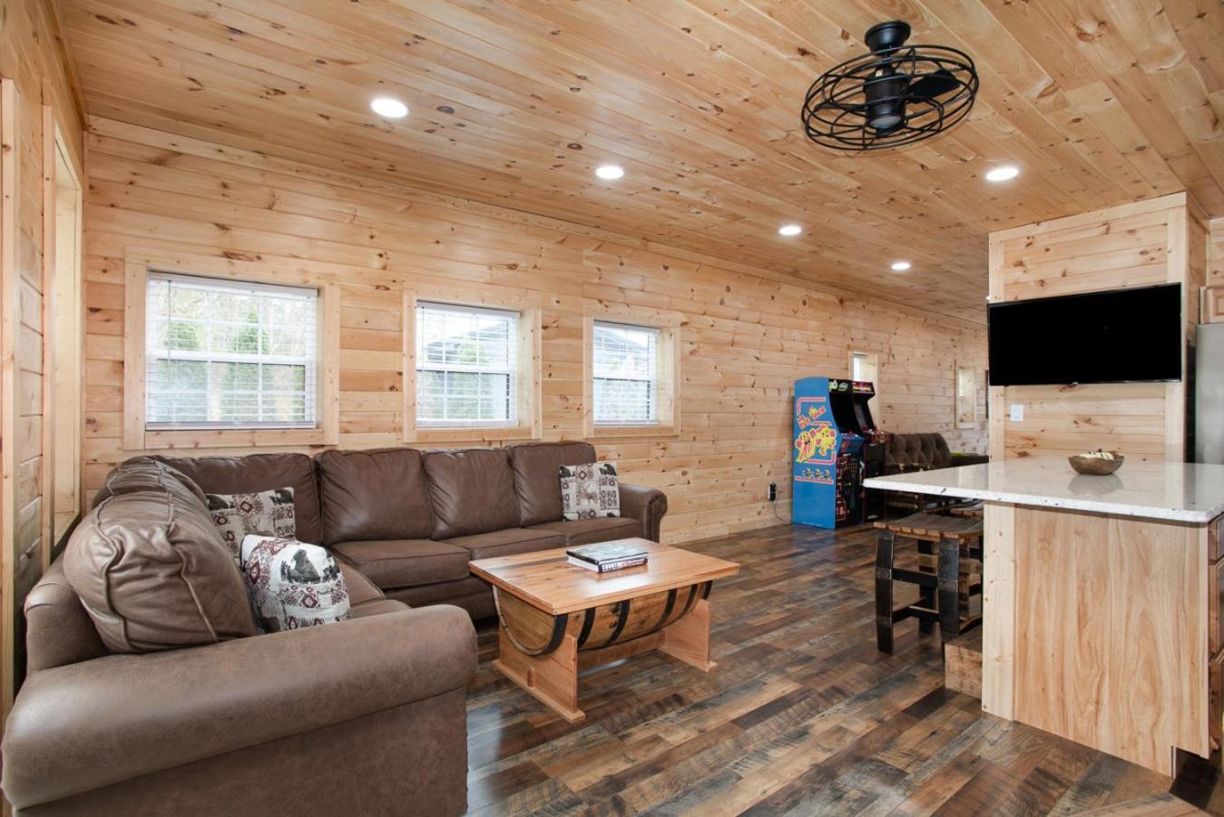 Whiskey Barrel W Hot Tub Arcade Game Fire Pit Villa Sevierville Ngoại thất bức ảnh