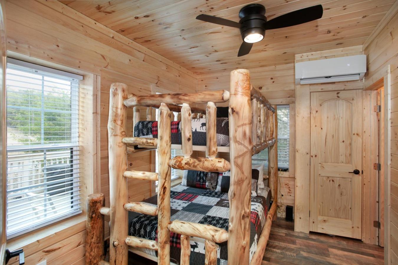Whiskey Barrel W Hot Tub Arcade Game Fire Pit Villa Sevierville Ngoại thất bức ảnh