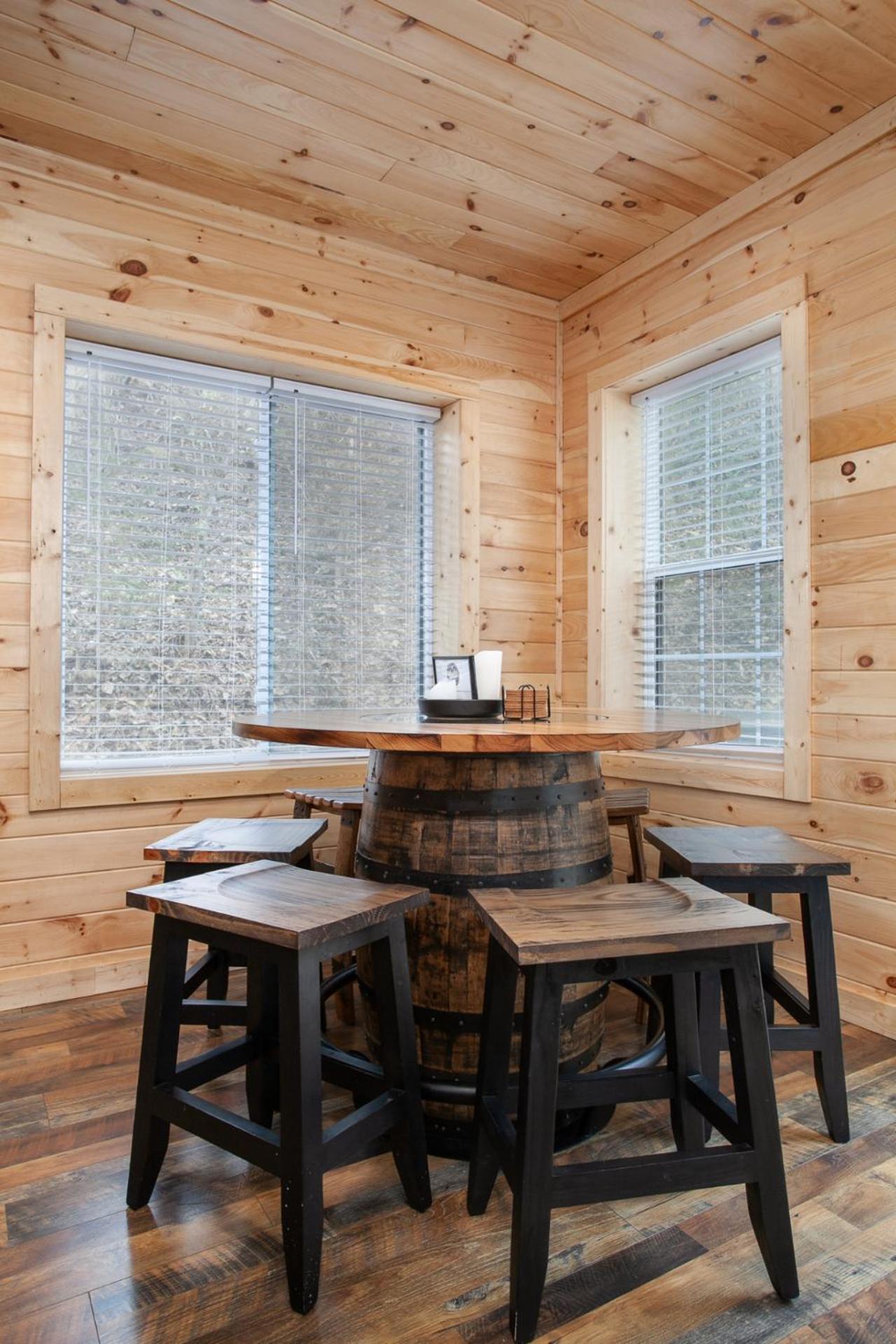 Whiskey Barrel W Hot Tub Arcade Game Fire Pit Villa Sevierville Ngoại thất bức ảnh